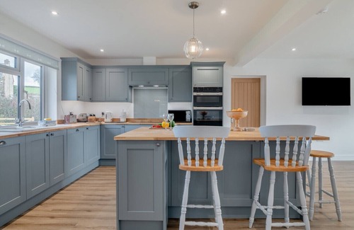 West Compton House | Orchard End - Three Bedroom House, Sleeps 7