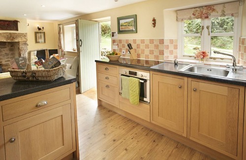 Tintern Cottage | Orchard holiday cottage is a beautiful romantic dwelling ideal for couples. This perfect property is