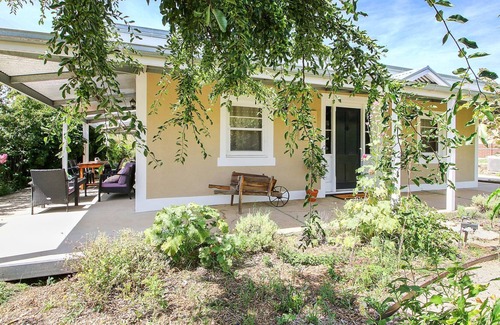 Beechworth House | Orchard House - Gorge Views