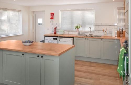 Broadwindsor Apartment | Orchard Lodge
