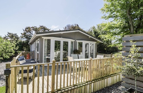 Llanengan Cottage | ORCHARD LODGE, pet friendly, with hot tub in Abersoch