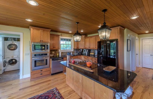 Versailles Cottage | Orchard Park cottage