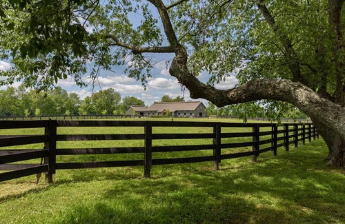 Versailles Cottage | Orchard Park cottage
