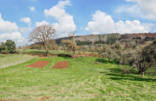 Gilwern House | Orchard View in Abergavenny