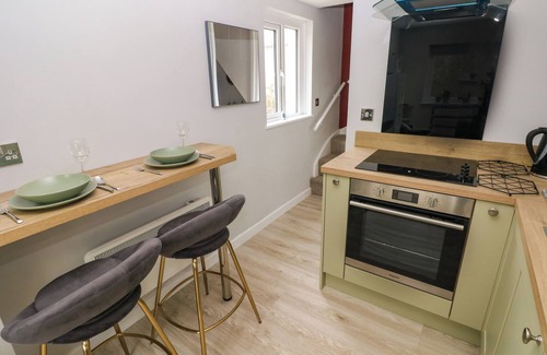 Pembroke Cottage | ORCHARD VIEW, pet friendly, with a garden in Pembroke