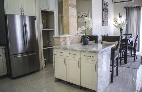 Mona Heights House | Orchid Home - Charming 2-bedroom house with WiFi and AC in Kingston 6