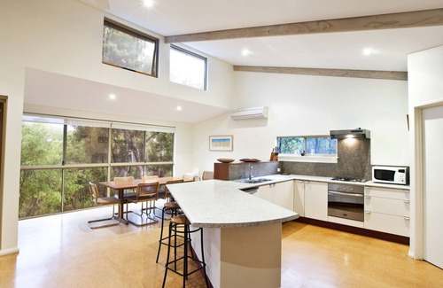 Yallingup House | Orchid House - treetop views close to beach