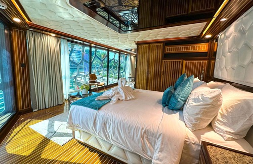 Dubai Marina Hotel | Orchid Overnight Superyacht