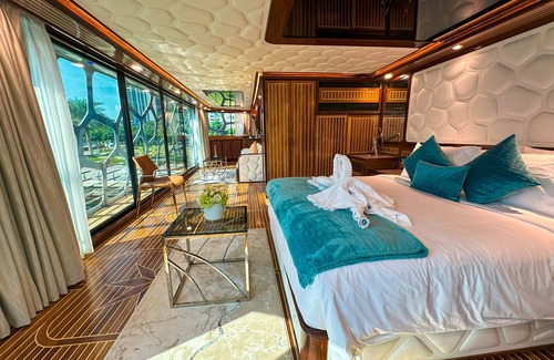 Dubai Marina Hotel | Orchid Overnight Superyacht
