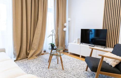 Brigittenau Apartment | OrestaLiving - Danube Canal