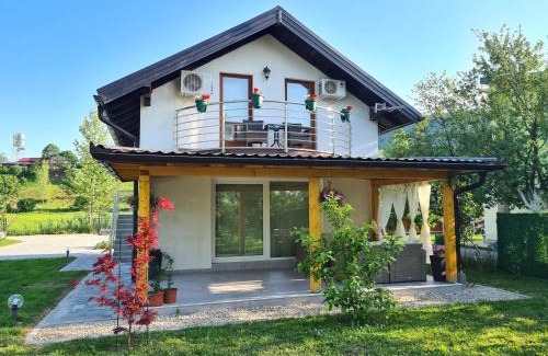 Bihac House | Orhidea