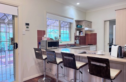 Adelaide House | Oriental charming 3-bedroom house in welcoming Saint Peters with AC, WiFi