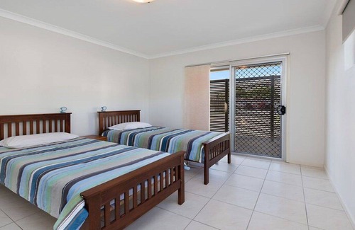 Currimundi Apartment | Original Beach House - No Roads to cross access Dicky Beach -1 Buderim Street Currimundi QLD