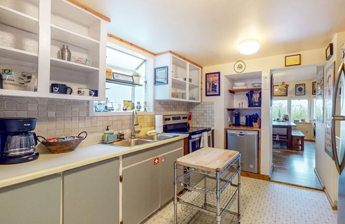 Alki Cottage | Original West Seattle beach cottage with amazing Elliott Bay views - dogs OK