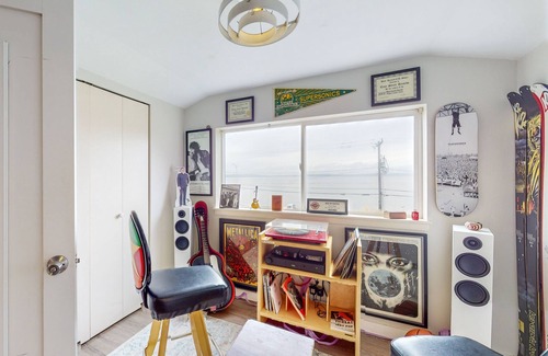Alki Cottage | Original West Seattle beach cottage with amazing Elliott Bay views - dogs OK