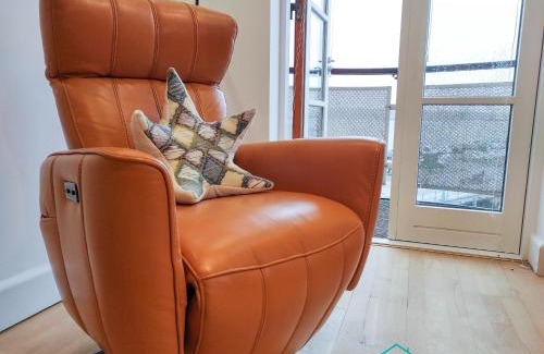 Milford Haven Apartment | Orion House - Luxury Apartment overlooking Milford Marina, Pembrokeshire