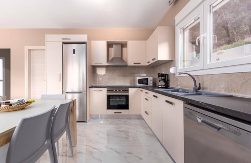 Agia Pelagia Chlomou Villa | Orizontas - Three Bedroom Villa, Sleeps 6