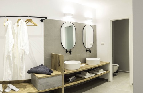 Kini House | Oro Suites