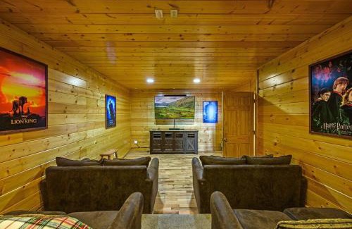 Sevierville Ski Chalet | Orso's Cabin~ Views~Location~Theater~Game Room~Hot Tub~5 KING beds
