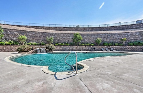 Osage Beach Apartment | Osage Beach Condo Near Hiking and Shopping!