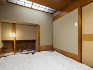 Nishitenma House | Osaka Guesthouse Sakura