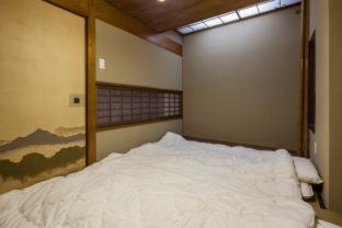 Nishitenma House | Osaka Guesthouse Sakura