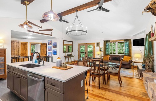 Wiley Cabin | Oscar's Hideout - Relax and Enjoy the Mountain Life