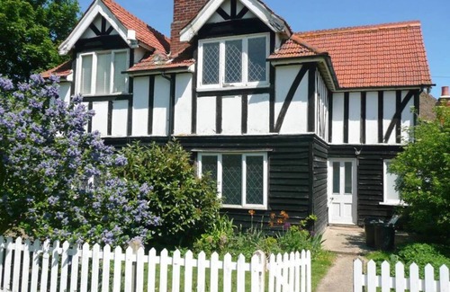 Maldon Apartment | Osea Island: Beehive Cottage
