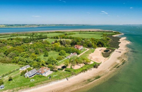 Maldon Apartment | Osea Island: Beehive Cottage