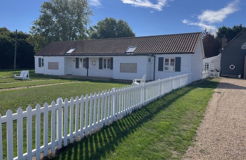 Maldon Cottage | Osea Island: Serene Cottage