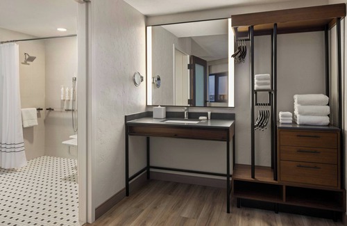 Oshkosh Hotel | Oshkosh Marriott Waterfront Hotel & Convention Center