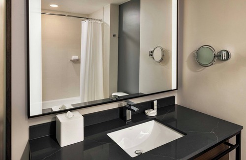 Oshkosh Hotel | Oshkosh Marriott Waterfront Hotel & Convention Center