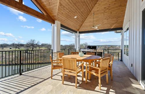 Kingsland House | Osi Lago Retreat