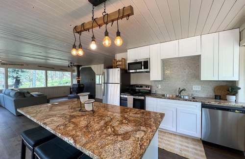 Angel Fire Cabin | Osito Cabin - Pet Friendly | Hot Tub | Fire Pit | Ms. Pac Man | Telescope