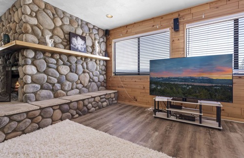 Fawnskin House | Oso Grande Lodge - Well located cabin with a lake and ski slope view! Ping Pong and Foosball Table!