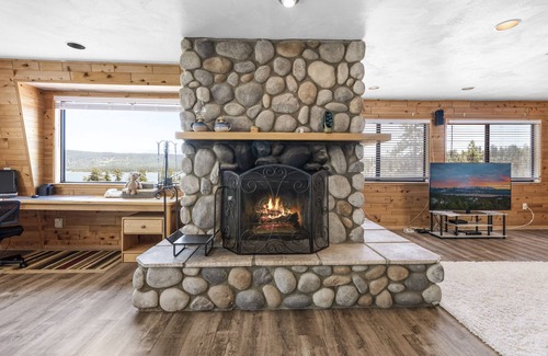 Fawnskin House | Oso Grande Lodge - Well located cabin with a lake and ski slope view! Ping Pong and Foosball Table!