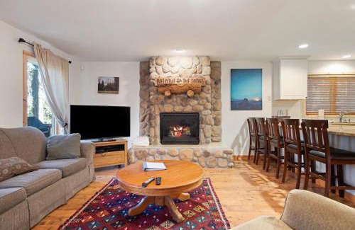 Yosemite National Park House | Oso Lodge Unit B