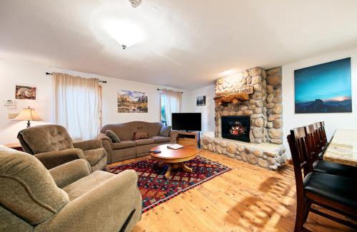 Yosemite National Park House | Oso Lodge Unit B