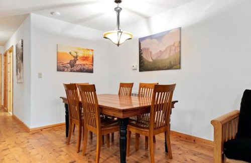 Yosemite National Park House | Oso Lodge Unit B
