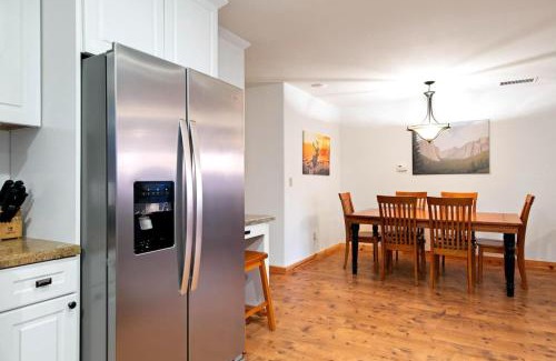 Yosemite National Park House | Oso Lodge Unit B