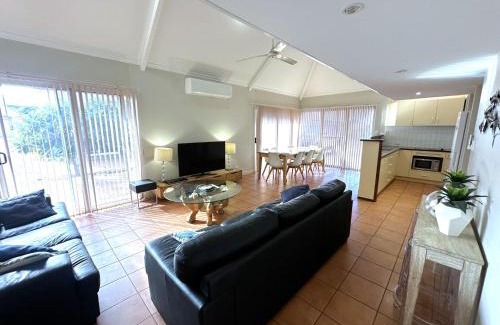 Exmouth Villa | Osprey Holiday Village Unit 117