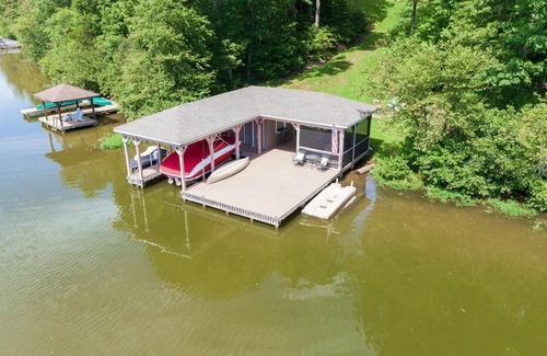Dovey Luck House | Osprey Landing - Hot Tub, Private Home, Two Decks, Dock, Kayaks, and Fire Pit