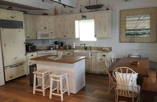 Steinhatchee Resort | Osprey Nest #42-Waterfront-Dog Friendly-Boat Slip-New Redecorated
