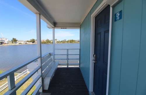 Nags Head Apartment | Osprey Overlook 1 Queen Standard Fin N Feather
