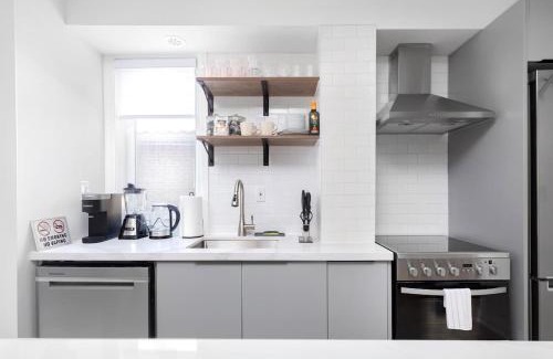 Brockton Village Apartment | Ossington Oasis Modern Family Retreat