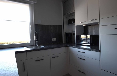 Kraksdorf Apartment | Ostsee Ferienwohnung 100qm bis 6 Pers., 1.000 qm Eingezäunter Garten