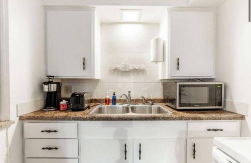 Short North Apartment | OSU - Heart of Short North -STEPS from High ST-OSU