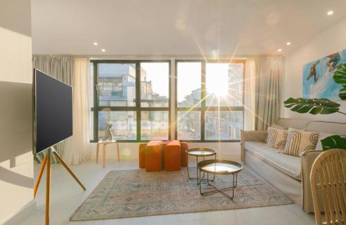 Thessaloniki City Centre Apartment | Ototo Stylish White Loft
