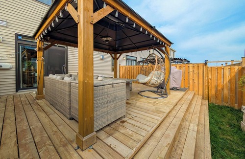 Ottawa Division House | OTTAWA/KANATA, next door to Canadian Tire Centre Arena & TANGER & 417 & COSTCO