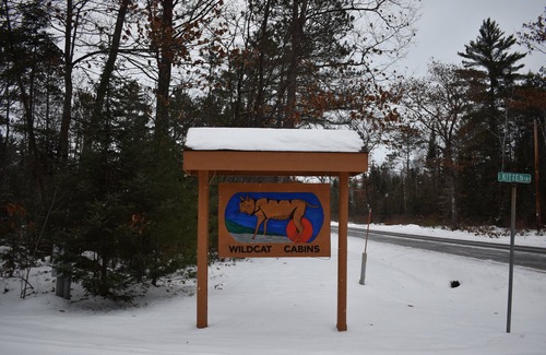 Presque Isle Cabin | Otter Bay Cabin.A Beautifully Furnished Lakefront All Season Cabin!